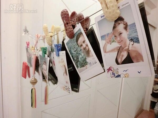 4.王偊菁把一張張自己美美的拍立得照片,夾在掛繩上來佈置臥房。