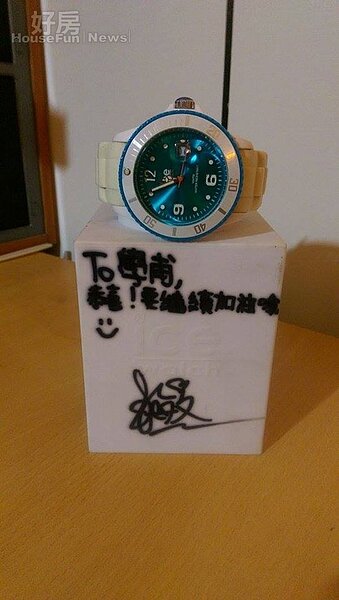 8.劉學甫就連個人收藏品也全與音樂有關,包括老師送的節奏器,以及參加網路活動由歌手關詩敏親自送的手錶。