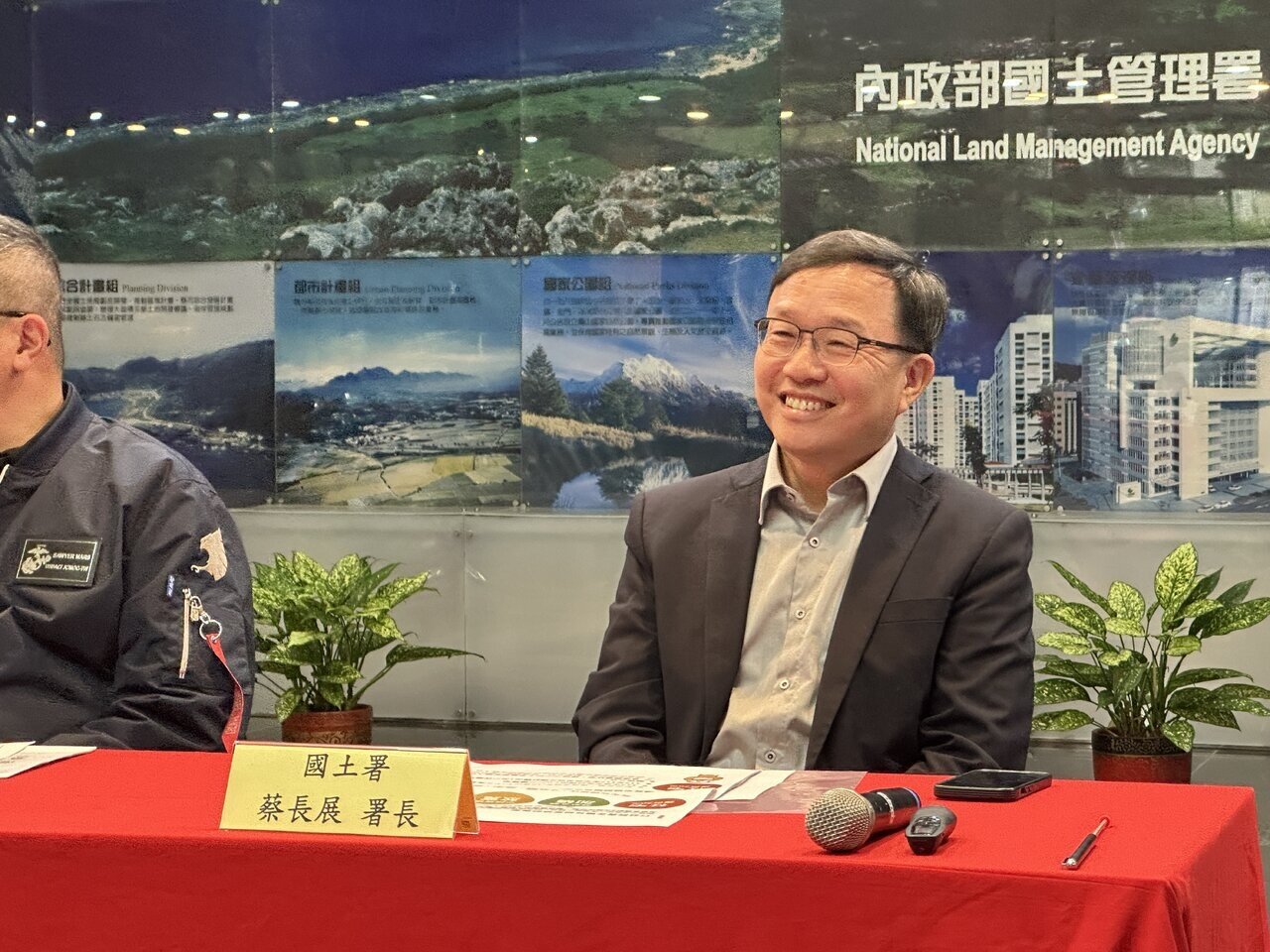 內政部今部務會報由國土署報告「婚育新政策助青年安心成家」，國土署長蔡長展在會後記者會說明。記者劉懿萱／攝影 