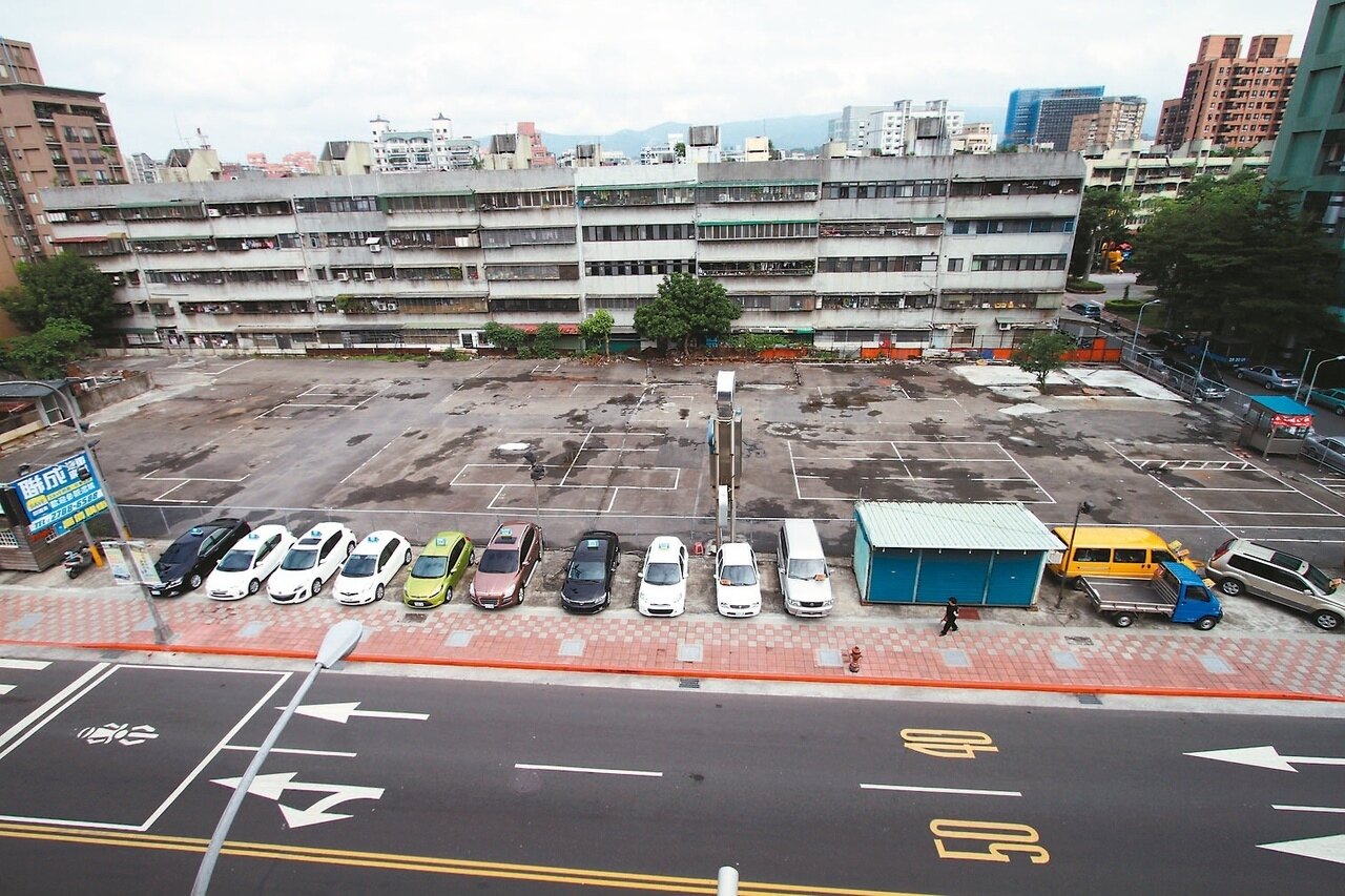 台北市南港區南港路二段86巷附近台肥C3土地。 本報系資料庫