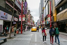 西門町至今依舊是年輕人的天堂。許多店面也以年輕人為主要客群訴求。