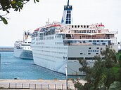 開港52年首見　陸籍2豪華郵輪同泊花蓮港