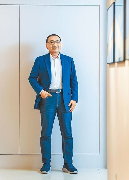 新北市長侯友宜接受《中國時報》專訪表示,新北市進入「軌道建設黃金期」,施工7線齊發、7線並進,在他8年任內,每2年就通1條捷運線,全長共40公里、興建38座車站。(石智中攝)