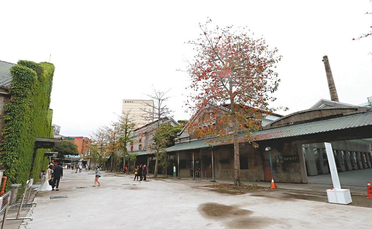 華山園區文創旗艦大樓BOT案難產多年,昨天協商破局,只剩解約一途。文化部長洪孟啟強調,文創園區「不要只想做生意」,而是要讓年輕人「可以出去做生意」。 記者屠惠剛/攝影