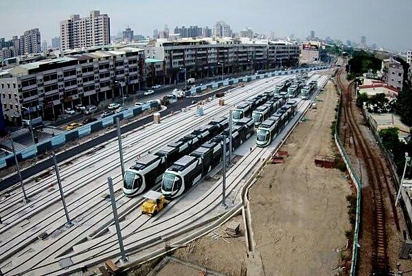 高雄輕軌捷運(截取自JR Chen's Transportation World)