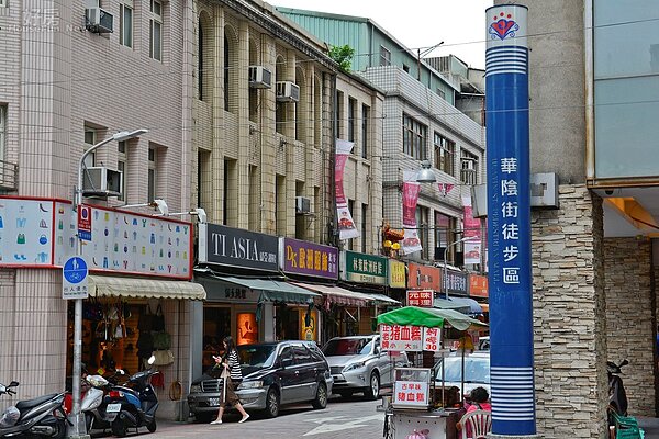華陰街商圈位於台北後火車站，原已沒落，但京站落成後再度興盛。（好房網News記者 陳韋帆／攝影）