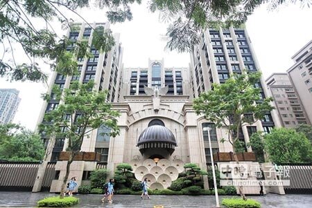 稅率加重,8000萬以上豪宅委賣量創新高,價格相對不好。如北市信義區豪宅「皇翔御琚」(如圖)最近曝光的成交價就創實價揭露以來最低。(本報資料照片)