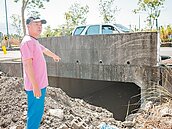 東片村2排水溝　遭填土阻塞不通