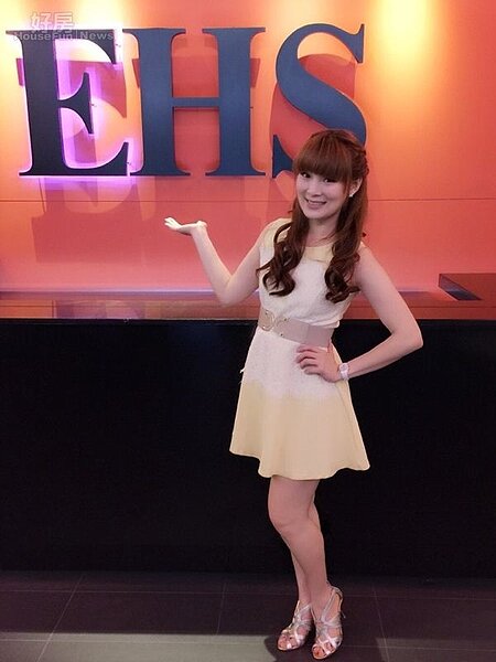 1.桂菁擁有展場、旅遊節目主持、主播、亞洲小姐等豐富資歷,目前在森森購物台擔任購物專家。