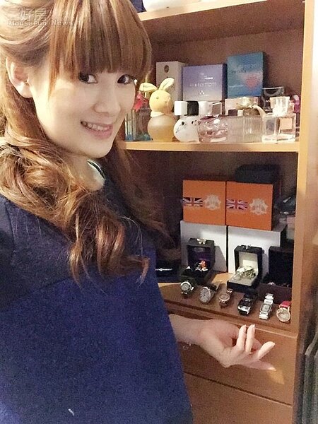
3.因為在購物台經常推薦手錶與飾品，因此特地騰出一整櫃空間專門收藏。