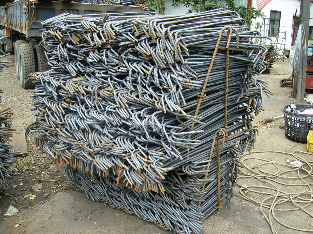 傳統工法組件眾多，綁紮過程繁複，施工品質控管不易。圖／戴雲發