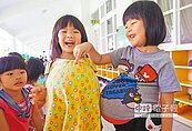 綁氣球裝懷孕　幼童：當媽好辛苦