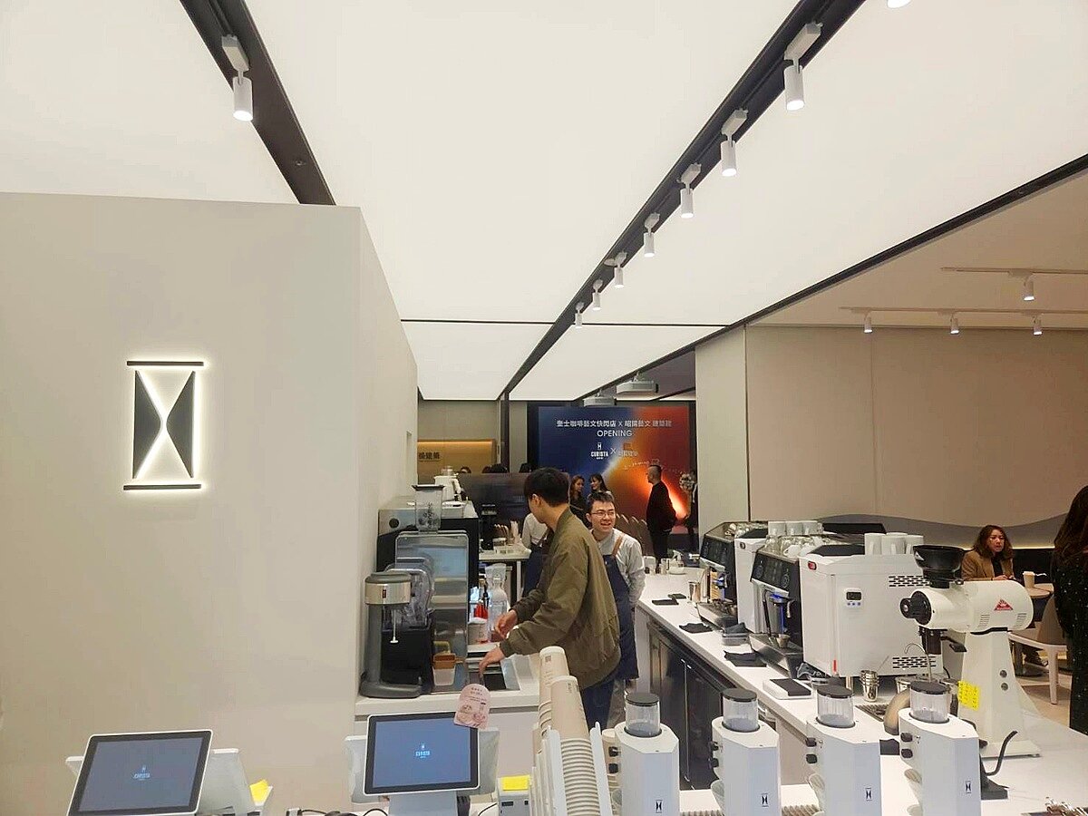 昭揚建築正式揭幕「昭揚藝文 建築館」，並跨界攜手台灣精品咖啡品牌「奎士咖啡（CURISTA COFFEE）」打造桃園首間快閃店，引發市場關注。圖／好房網News記者林和謙／攝 
