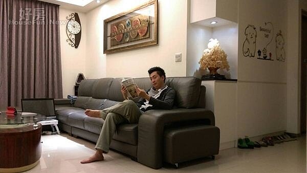 2.徐新寧兩年半前以1,590萬價格換進大四房,總坪數為75坪,室內設計走的是現代簡約風。