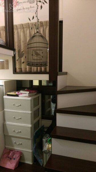 
4.大女兒房間採樓中樓的設計，走上樓梯之後就是客房。