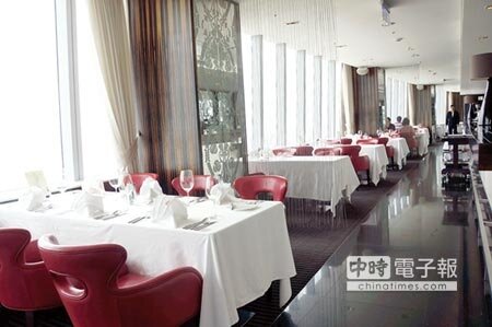 台中亞緻大飯店〈Top of ONE頂餐廳〉，位在飯店46樓，不僅是台中最高的餐廳，也是全台最高的牛排館。圖／姚舜 