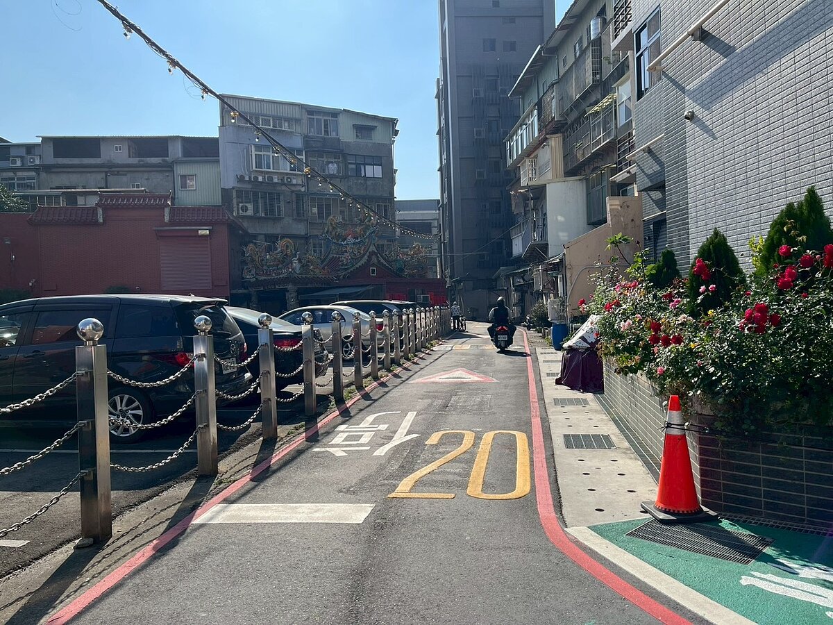 蘆洲區中正路192巷行人優先區實體減速設施。圖／新北市政府提公