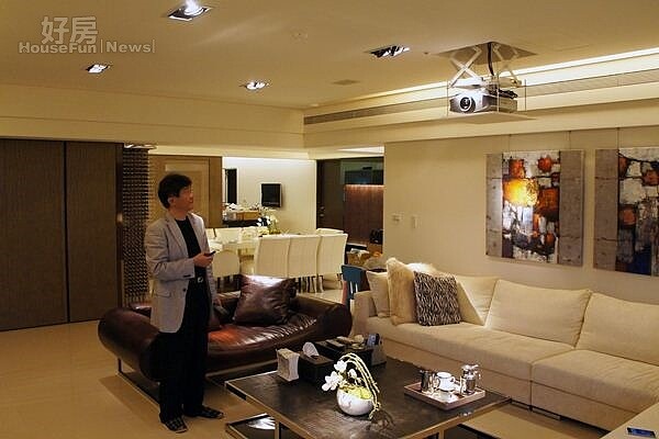 3.整體居家空間走低調奢華風,且所有傢俱尺寸到擺設位置,全是經過精密計算與反覆思考過的,彭華幹自認這種風華美感不會隨時間消退。