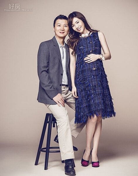 1侯佩岑(右)和老公黃伯俊婚後甜蜜恩愛。(福隆提供)