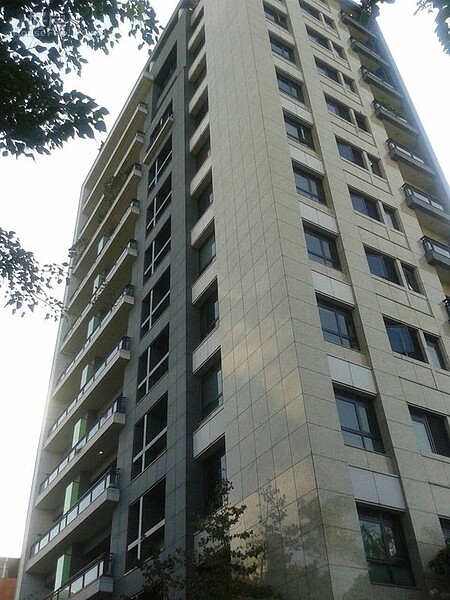 5郁方入住的「青田吉田」就在「上青田」對面。