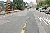 基隆東碇路不平?「開車像開碰碰車」