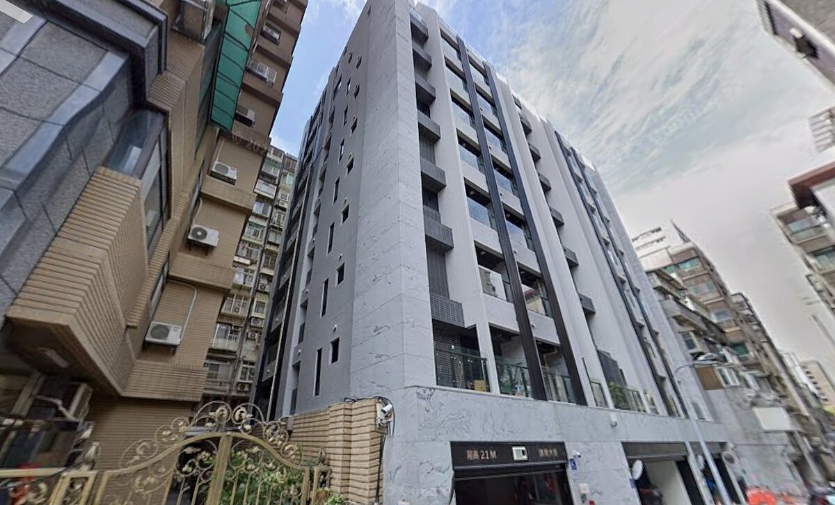 「中山直美」位於中山區核心地段，屬於台北市傳統商業與生活機能成熟區塊，周邊辦公大樓、商業活動密集，生活機能優。圖／截自Google Map