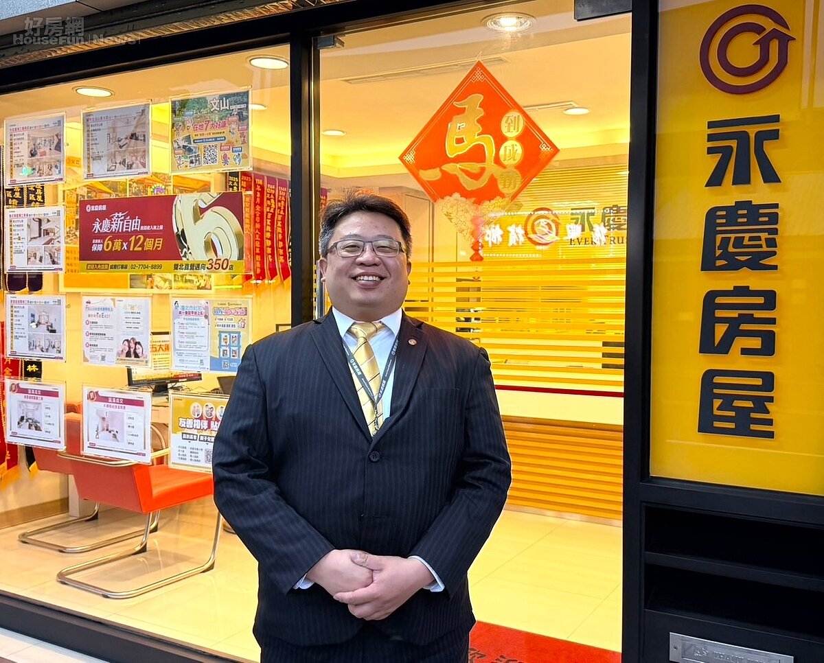 永慶房屋經紀人員林家暐透過「i特助」，讓海外屋主也能掌握物件銷售狀況。。圖/永慶房產集團提供
