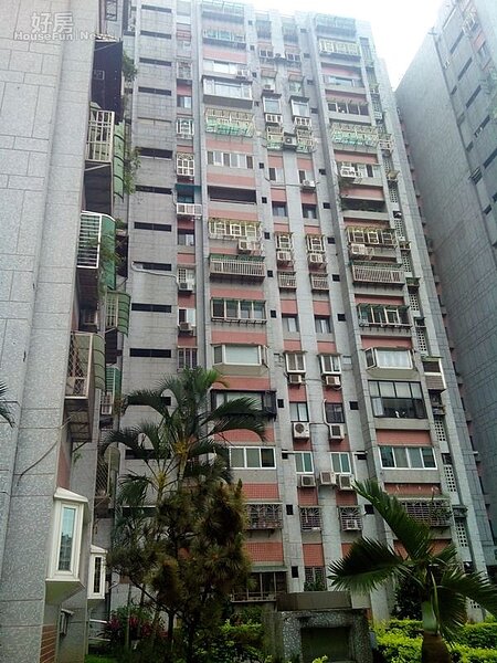 2「松山新城」樓高16層,視野佳。