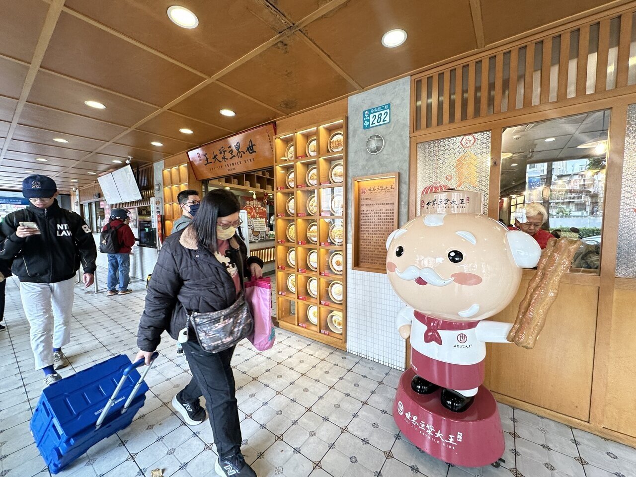 新北永和博愛街鄰近頂溪捷運站、中正橋，周邊有世界豆漿大王－永和豆漿創始店，楊三郎美術館是藝術街亮點。記者王慧瑛／攝影 