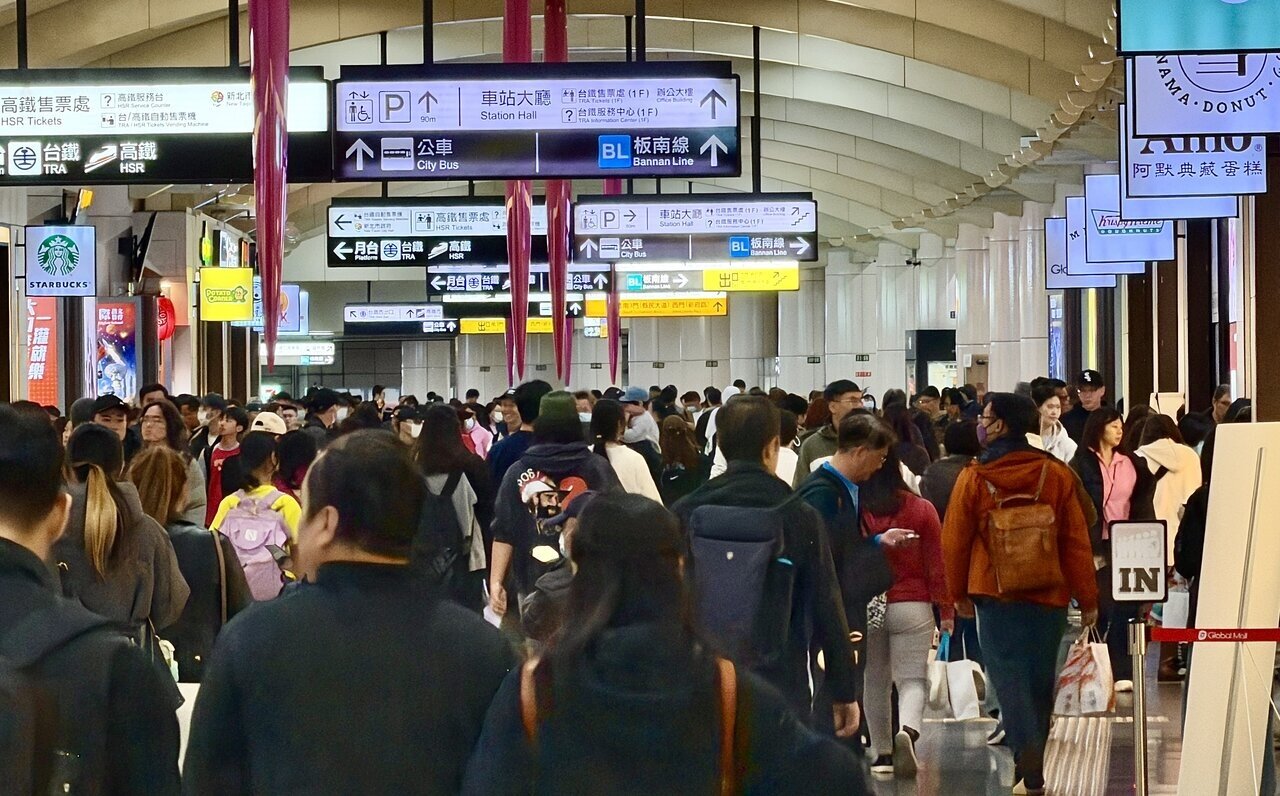 位於新北市的板橋車站，年營收超過卅億元，超越台北車站成為營收最高的車站型商場。記者陳正興／攝影 
