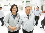 蔡英文訪台塑六輕　王文淵提修財劃法