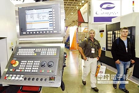 新台幣兌美元匯率升破31元,日圓、歐元匯率卻相對貶值,弱化我國工具機廠的價格競爭力。圖為2015年台北國際工具機展。圖/本報資料照片