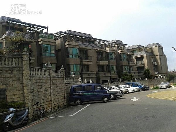 3同一基地上別墅、大樓混合推出,是「雅曼NUSA」一大特色。