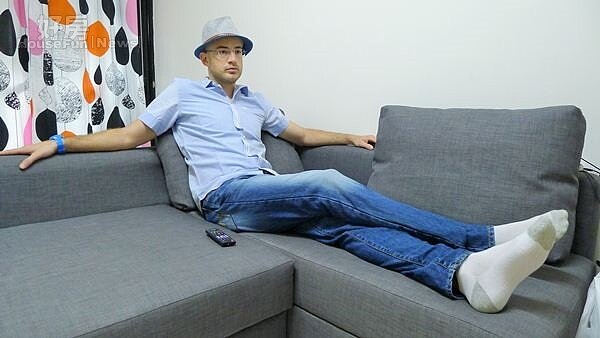 2.屋內所有家具都買新的,花了十五萬元。