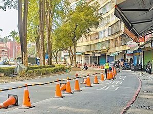 果貿社區翻修 路平4月完工