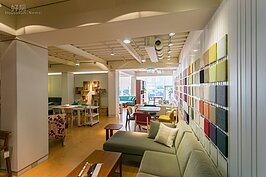 有情門台中傢俱門市。