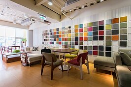 有情門台中傢俱門市。