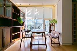 有情門台中傢俱門市。