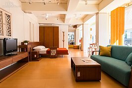 有情門台中傢俱門市。