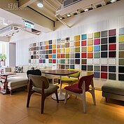 有情門是永進木器廠於2006年成立的傢俱門市。藉由傢俱在空間中配置的各項服務的過程，提案給消費者各種符合生活機能的家具；並將這樣與消費者互動的實質經驗應用於研發以相輔相成，成為新一代設計傢俱的翹楚。