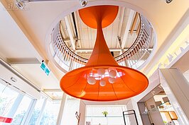 有情門台中傢俱門市。