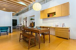 有情門台中傢俱門市。