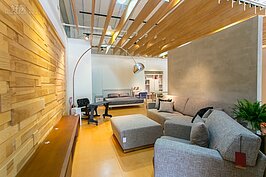 有情門台中傢俱門市。