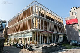 有情門台中傢俱門市。