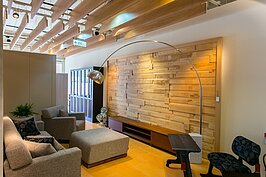 有情門台中傢俱門市。