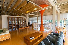 有情門台中傢俱門市。