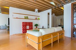 有情門台中傢俱門市。