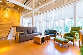 有情門台中傢俱門市。