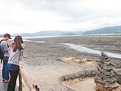 日月潭水位回升　九蛙仍全露