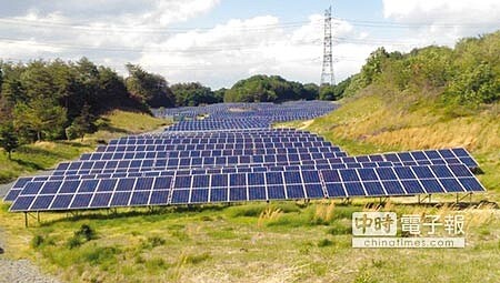 碩禾位於日本福島的太陽能電廠,是建置在停用的高爾夫球場之上,以18個洞計算,平均每個洞的太陽能發電量約1MW。圖文/王中一